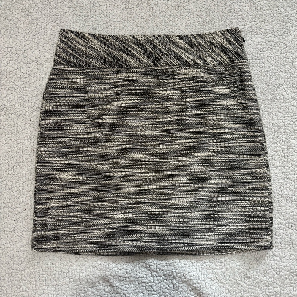 LOFT Women’s Gray Twead Skirt with side zipper